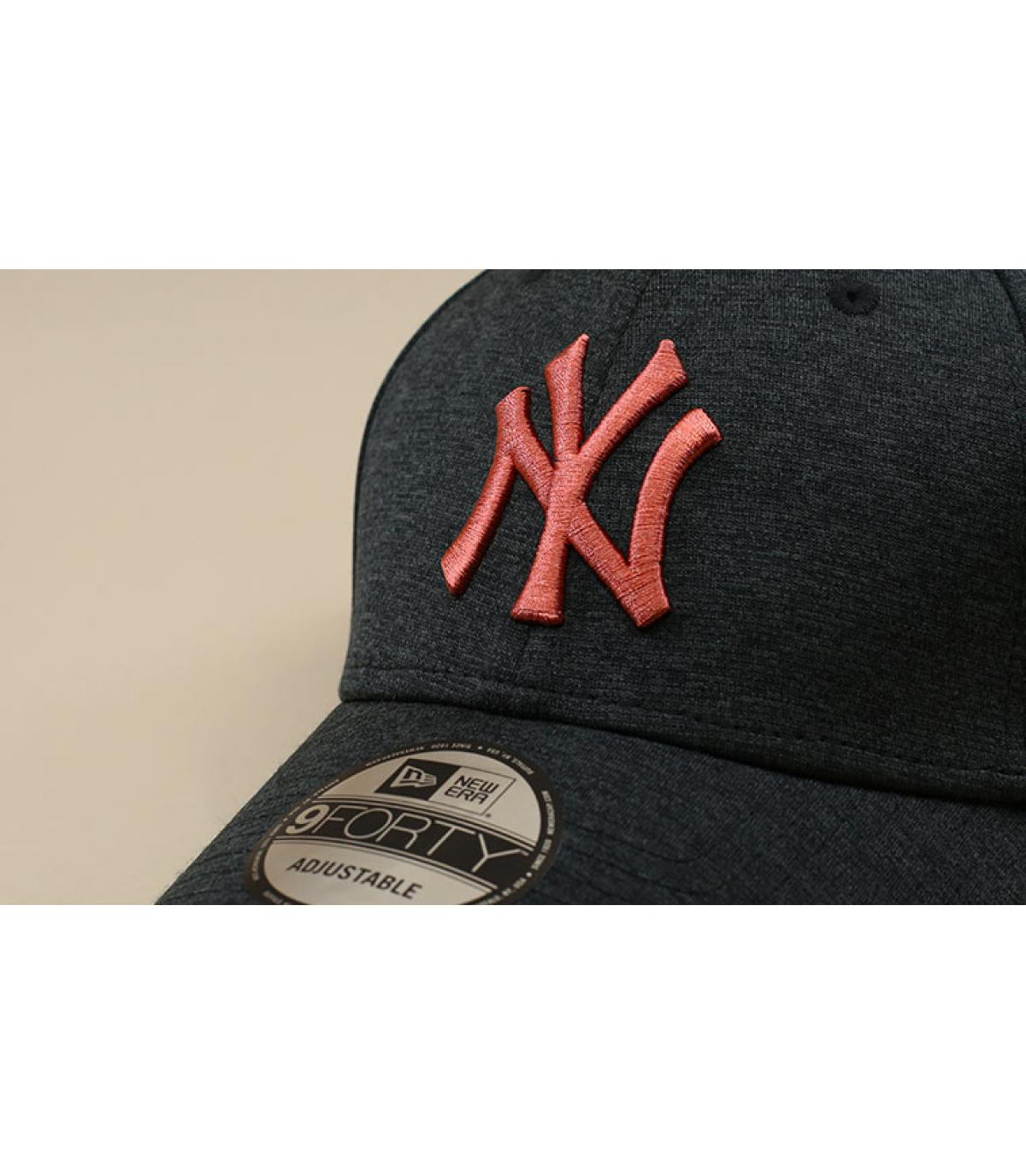 NY zwarte curve cap